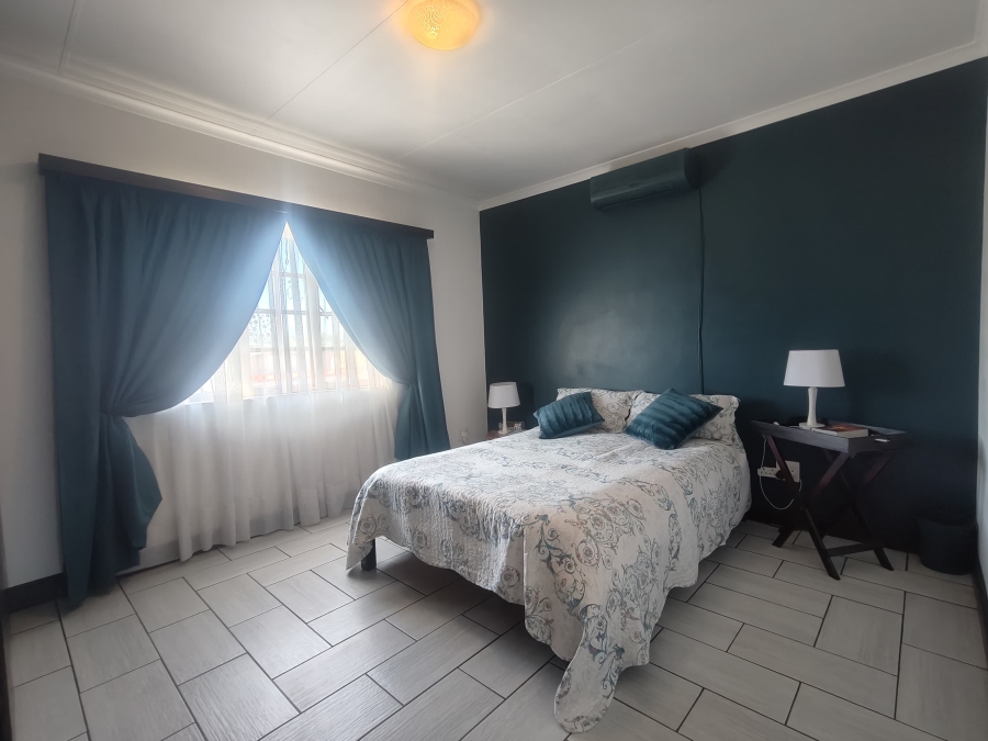 4 Bedroom Property for Sale in Oos Einde North West